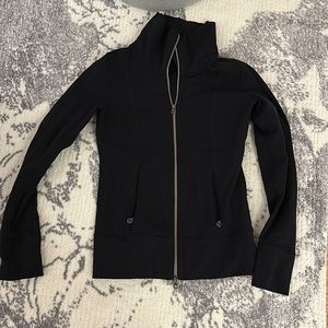 LULULEMON BLACK WORKOUT ZIP UP - worn twice